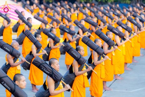 ภาพ No.297389:วันที่ 15 มกราคม พ.ศ.2569 พระธรรมยาตราปฏิบัติธรรมและถ่ายภาพหมู่ประวัติศาสตร์ อนุสรณ์สถานลำดับที่ 4 สถานที่เกิดด้วยกายธรรม  ณ วัดโบสถ์บน ต.บางคูเวียง จ.นนทบุรี ในโครงการธรรมยาตรา กตัญญูบูชา มหาปูชนียาจารย์ พระมงคลเทพมุนี(สด จนฺทสโร) พระผู้ปราบมาร อนุสรณ์ส