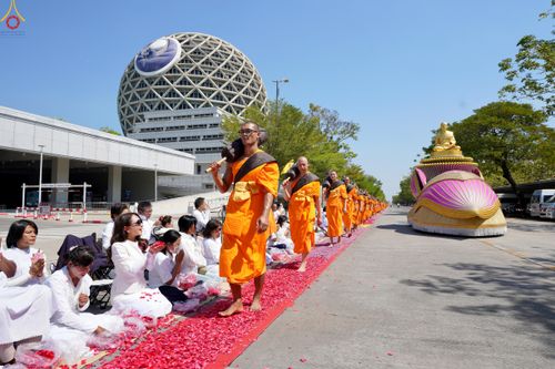 ภาพ No.304611:วันที่ 25 มกราคม พ.ศ. 2569 พิธีต้อนรับพระธรรมยาตรา (ภาพชุดที่ 2) รร.สามัคคีราษฏร์บำรุง-วัดพระธรรมกาย ในโครงการธรรมยาตรา กตัญญูบูชา มหาปูชนียาจารย์ พระมงคลเทพมุนี(สด จนฺทสโร) พระผู้ปราบมาร อนุสรณ์สถาน 7 แห่ง ปีที่ 14