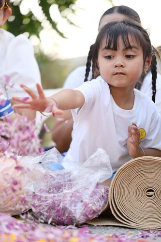 ภาพ No.294958:วันที่ 14 มกราคม พ.ศ. 2569 พิธีต้อนรับพระธรรมยาตรา อนุสรณ์สถานลำดับที่ 4  สถานที่เกิดด้วยกายธรรม ณ วัดโบสถ์บน ต.บางคูเวียง จ.นนทบุรี ในโครงการธรรมยาตรา กตัญญูบูชา มหาปูชนียาจารย์ พระมงคลเทพมุนี(สด จนฺทสโร) พระผู้ปราบมาร อนุสรณ์สถาน 7 แห่ง ปีที่ 14