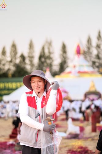 ภาพ No.301620:ภาพเบื้องหลังอาสาสมัครรวมใจ ชุดที่ 4 ในโครงการธรรมยาตรา กตัญญูบูชา มหาปูชนียาจารย์ พระมงคลเทพมุนี(สด จนฺทสโร) พระผู้ปราบมาร อนุสรณ์สถาน 7 แห่ง ปีที่ 14
