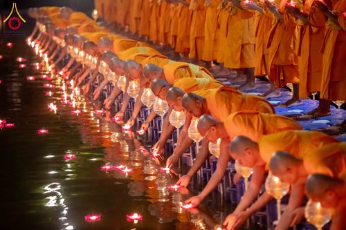 ภาพ No.297466:วันที่ 16 มกราคม พ.ศ. 2569 พิธีลอยประทีปธรรมถวายเป็นพุทธบูชา และบูชาธรรมมหาปูชนียาจารย์  ณ วัดโบสถ์บน ต.บางคูเวียง จ.นนทบุรี อนุสรณ์สถานลำดับที่ 4 สถานที่เกิดด้วยกายธรรม ในโครงการธรรมยาตรา กตัญญูบูชา มหาปูชนียาจารย์ พระมงคลเทพมุนี(สด จนฺทสโร) พระผู้ปราบม