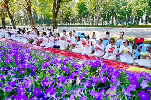 ภาพ No.304105:วันที่ 25 มกราคม พ.ศ. 2569 พิธีต้อนรับพระธรรมยาตรา  รร.สามัคคีราษฏร์บำรุง-วัดพระธรรมกาย ในโครงการธรรมยาตรา กตัญญูบูชา มหาปูชนียาจารย์ พระมงคลเทพมุนี(สด จนฺทสโร) พระผู้ปราบมาร อนุสรณ์สถาน 7 แห่ง ปีที่ 14