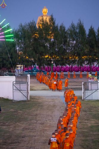 ภาพ No.301329:วันที่ 22 มกราคม พ.ศ. 2569 พิธีลอยประทีปธรรมถวายเป็นพุทธบูชา และบูชาธรรมมหาปูชนียาจารย์  ณ อนุสรณ์สถานลำดับที่ 5 สถานที่เผยแผ่วิชชาธรรมกายครั้งแรก อนุสรณ์สถานบางปลา วัดบางปลา อำเภอบางเลน จังหวัดนครปฐม ในโครงการธรรมยาตรา กตัญญูบูชา มหาปูชนียาจารย์ พระมงคล