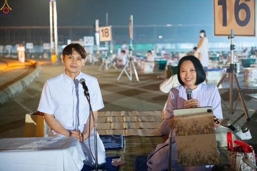 ภาพ No.279697:วันที่ 1 มกราคม พ.ศ.2569 พิธีตักบาตรในวันขึ้นปีใหม่ ณ ลานธรรม วัดพระธรรมกาย