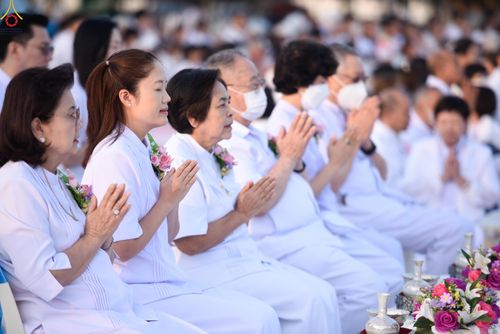 ภาพ No.302522:วันที่ 24 มกราคม พ.ศ. 2569 พิธีตักบาตรพระธรรมยาตรา ณ อนุสรณ์สถานลำดับที่ 5 สถานที่เผยแผ่วิชชาธรรมกายครั้งแรก อนุสรณ์สถานบางปลา วัดบางปลา อำเภอบางเลน จังหวัดนครปฐม ในโครงการธรรมยาตรา กตัญญูบูชา มหาปูชนียาจารย์ พระมงคลเทพมุนี(สด จนฺทสโร) พระผู้ปราบมาร อนุส