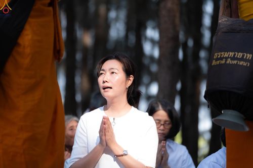 ภาพ No.292810:วันที่ 11 มกราคม พ.ศ. 2569 พิธีต้อนรับพระธรรมยาตรา ณ อนุสรณ์สถานลำดับที่ 3 สถานที่เกิดในเพศสมณะ วัดสองพี่น้อง อำเภอสองพี่น้อง จังหวัดสุพรรณบุรี ในโครงการธรรมยาตรา กตัญญูบูชา มหาปูชนียาจารย์ พระมงคลเทพมุนี(สด จนฺทสโร) พระผู้ปราบมาร อนุสรณ์สถาน 7 แห่ง ปีที