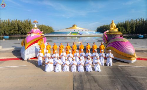 ภาพ No.296124:ภาพเบื้องหลังอาสาสมัครรวมใจ ชุดที่ 1 ในโครงการธรรมยาตรา กตัญญูบูชา มหาปูชนียาจารย์ พระมงคลเทพมุนี(สด จนฺทสโร) พระผู้ปราบมาร อนุสรณ์สถาน 7 แห่ง ปีที่ 14