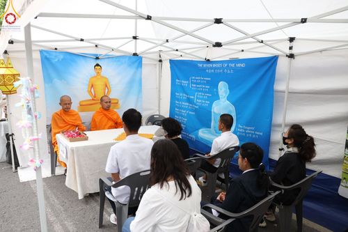 ภาพ No.81125:Lotus Lantern Festival 2023  เทศกาลโคมดอกบัว เนื่องในวันวิสาขบูชา   ของชาวพุทธทุกชาติ ทุกนิกาย ในสาธารณรัฐเกาหลีใต้ วันที่ 20-21 พฤษภาคม พ.ศ. 2566