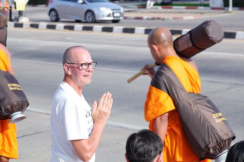 ภาพ No.287752:วันที่ 3 มกราคม พ.ศ. 2569 พิธีต้อนรับพระธรรมยาตรา ครั้งที่ 2 (ภาพชุดที่ 2) ในโครงการธรรมยาตรา กตัญญูบูชา มหาปูชนียาจารย์ พระมงคลเทพมุนี(สด จนฺทสโร) พระผู้ปราบมาร อนุสรณ์สถาน 7 แห่ง ปีที่ 14 ณ อนุสรณ์สถานมหาวิหารพระมงคลเทพมุนี (โลตัสแลนด์) อ.สองพี่น้อง จ.