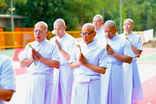 ภาพ No.280740:วันที่ 28 ธันวาคม พ.ศ. 2568 พิธีอุปสมบท โครงการอุปสมบทหมู่ ๘๑ ปี บูชาธรรมหลวงพ่อธัมมชโย ณ สมาคมพุทธ เขตตงช้ง เขตบริหารพิเศษฮ่องกง