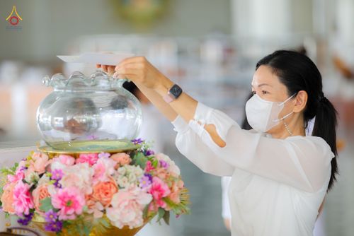 ภาพ No.90536:พิธีบุพเปตพลี  ครั้งที่ 141 ร่วมอุทิศบุญแด่หมู่ญาติที่ล่วงลับไปแล้ว และสืบทอดอายุพระพุทธศาสนา วันพฤหัสบดีที่ 14 ตุลาคม พ.ศ.2566 วันพระแรม 15 ค่ำ เดือน 10 ณ หอฉันคุณยายอาจารย์ฯ วัดพระธรรมกาย