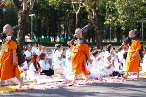 ภาพ No.279583:วันที่ 2 มกราคม พ.ศ.2569 พิธีต้อนรับพระธรรมยาตรา ครั้งที่ 1 ณ วัดพระธรรมกาย (วิหารหลวงปู่ - พระมหาธรรมกายเจดีย์)