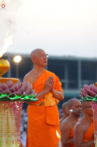 ภาพ No.307608:วันที่ 31 มกราคม พ.ศ. 2569 พิธีจุดประทีปธรรมถวายเป็นพุทธบูชา  และบูชาธรรมมหาปูชนียาจารย์ (ภาพชุดที่ 2) ณ วัดพระธรรมกาย ปทุมธานี ในโครงการธรรมยาตรา กตัญญูบูชา มหาปูชนียาจารย์ พระมงคลเทพมุนี(สด จนฺทสโร) พระผู้ปราบมาร อนุสรณ์สถาน 7 แห่ง ปีที่ 14