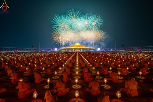 ภาพ No.122314:พิธีจุดประทีปถวายเป็นพุทธบูชา และบูชาธรรมมหาปูชนียาจารย์ พระมงคลเทพมุนี(สด จนฺทสโร) ในโครงการธรรมยาตรา กตัญญูบูชา มหาปูชนียาจารย์ พระมงคลเทพมุนี(สด จนฺทสโร) พระผู้ปราบมาร อนุสรณ์สถาน 7 แห่ง ปีที่ 12 วันที่ 31 มกราคม พ.ศ. 2567 ณ วัดพระธรรมกาย จ.ปทุมธานี (