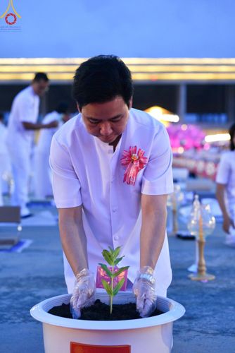 ภาพ No.160515:พิธีปลูกต้นทรัพย์บานชื่น ณ ลานธรรม พระมหาธรรมกายเจดีย์ วัดพระธรรมกาย จ.ปทุมธานี วันพฤหัสบดีที่ 10 ตุลาคม พ.ศ. 2567