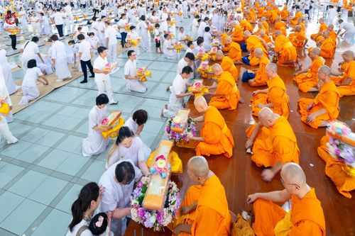 ภาพ No.143276:พิธีถวายภัตตาหารเพื่อเป็นกำลังแห่งการเข้าถึงธรรม ของพระภิกษุสามเณร วัดพระธรรมกาย วันเสาร์ที่ 6 กรกฏาคม พ.ศ. 2567 ณ หอฉันคุณยายอาจารย์ วัดพระธรรมกาย จ.ปทุมธานี