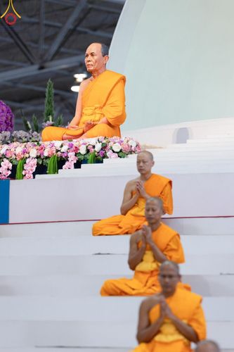 ภาพ No.151257:พิธีบูชาข้าวพระ ในวันอาทิตย์ต้นเดือน วันที่ 1 กันยายน พ.ศ. 2567 ณ สภาธรรมกายสากล วัดพระธรรมกาย