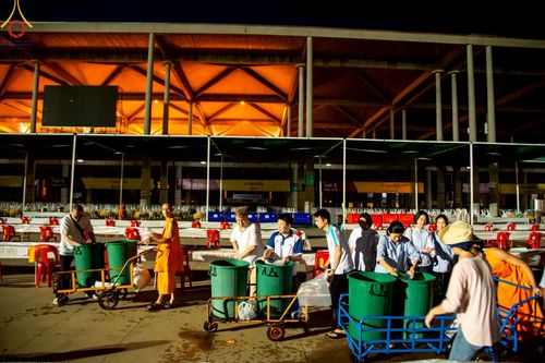 ภาพ No.218872:วันศุกร์ที่ 18 เมษายน พ.ศ. 2568 การเตรียมงานในลานธรรม , พระมหาธรรมกายเจดีย์ เพื่องานวันคุ้มครองโลก 22 เมษายน พ.ศ. 2568