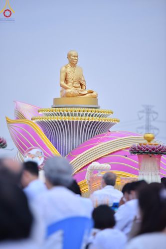 ภาพ No.118278:พิธีจุดประทีปถวายเป็นพุทธบูชา และบูชาธรรมมหาปูชนียาจารย์ พระมงคลเทพมุนี(สด จนฺทสโร) วันที่ 24 มกราคม พ.ศ. 2567 ณ อนุสรณ์สถานบางปลา อ.บางเลน จ.นครปฐม