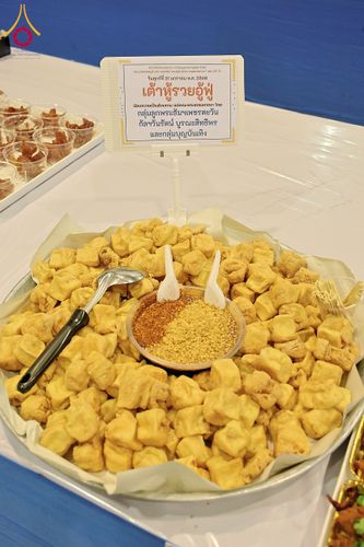 ภาพ No.204456:พิธีถวายภัตตาหารเป็นสังฆทาน แด่พระธรรมยาตรา ณ วัดพระธรรมกาย ตำบลคลองสาม อำเภอคลองหลวง จังหวัดปทุมธานี ในโครงการธรรมยาตรา กตัญญูบูชา มหาปูชนียาจารย์ พระมงคลเทพมุนี(สด จนฺทสโร) พระผู้ปราบมาร อนุสรณ์สถาน 7 แห่ง ปีที่ 13 วันที่ 31 มกราคม พ.ศ. 2568