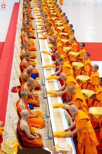 ภาพ No.233862:วันเสาร์ที่ 19 กรกฎาคม พ.ศ.2568 วันมหารำลึก ครั้งที่ 35 พิธีรำลึกถึงนักสร้างบารมี , พิธีสวดพระพุทธมนต์ , พิธีทอดผ้าบังสกุลและถวายไทยธรรม วัดพระธรรมกาย