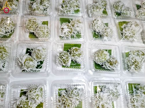 ภาพ No.203767:พิธีถวายภัตตาหารเป็นสังฆทาน แด่พระธรรมยาตรา ณ วัดพระธรรมกาย ตำบลคลองสาม อำเภอคลองหลวง จังหวัดปทุมธานี ในโครงการธรรมยาตรา กตัญญูบูชา มหาปูชนียาจารย์ พระมงคลเทพมุนี(สด จนฺทสโร) พระผู้ปราบมาร อนุสรณ์สถาน 7 แห่ง ปีที่ 13 วันที่ 30 มกราคม พ.ศ. 2568