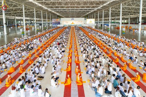 ภาพ No.215865:วันเสาร์ที่ 5 เมษายน พ.ศ. 2568 พิธีขอบรรพชา พิธีขอสรณคมน์และศีล  พิธีขอนิสสัย พิธีถวายบาตร ในโครงการบรรพชาสามเณรฟื้นฟูพระพุทธศาสนาทั่วไทย , โครงการหน่อแก้วเปรียญธรรม รุ่นที่ 13 ,  โครงการสามเณรยุวธรรมทายาท รุ่นที่ 33 , โครงการสามเณรมัชฌิมธรรมทายาท รุ่นที