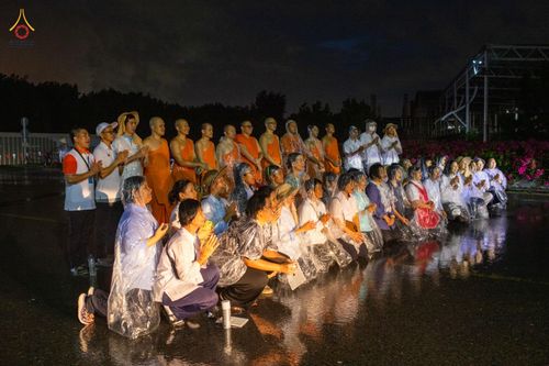 ภาพ No.88786:คณะสงฆ์ เจ้าหน้าที่ และสาธุชน ทุ่มเทแรงกายแรงใจเตรียมงาน เพื่องานวันครูผู้ค้นพบวิชชาธรรมกาย ตั้งแต่วันที่ 20 กันยายน พ.ศ. 2566