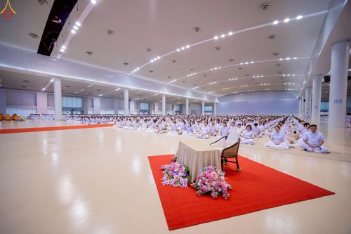 ภาพ No.227964:วันอาทิตย์ที่ 1 มิถุนายน พ.ศ. 2568 พิธีตักบาตร , พิธีบูชาข้าวพระ ณ วัดพระธรรมกาย จ.ปทุมธานี