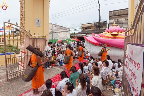 ภาพ No.128291:พิธีอัญเชิญพระบรมสารีริกธาตุ " ใจกลางเมืองนครหาดใหญ่ " เพื่อประดิษฐาน ณ มหารัตนเจดีย์สิริปทุมสวรรค์ (เจดีย์อริยพุทธะ 5 พระองค์) ศูนย์ปฏิบัติธรรมภาคใต้ อ.บางกล่ำ จ.สงขลา  วันที่ 9 มีนาคม พ.ศ.2567 (ชุดที่ 1)