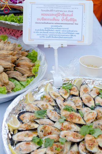 ภาพ No.191867:พิธีถวายภัตตาหารเป็นสังฆทาน แด่พระธรรมยาตรา ณ อนุสรณ์สถานคลองบางนางแท่น อ.สามพราน จ.นครปฐม ในโครงการธรรมยาตรา กตัญญูบูชา มหาปูชนียาจารย์ พระมงคลเทพมุนี(สด จนฺทสโร) พระผู้ปราบมาร อนุสรณ์สถาน 7 แห่ง ปีที่ 13 วันที่ 9 มกราคม พ.ศ. 2568