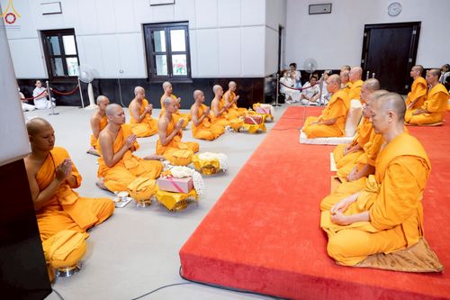 ภาพ No.227794:วันเสาร์ที่ 31 พฤษภาคม พ.ศ.2568 พิธีถวายผ้าไตรแด่สามเณรผู้เข้ารับการอุปสมบท , พิธีอุปสมบทสามเณรเตรียม DCI วัดพระธรรมกาย จ.ปทุมธานี