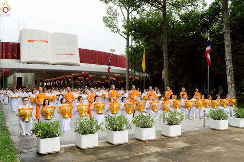 ภาพ No.227456:วันเสาร์ที่ 31 พฤษภาคม พ.ศ. 2568 พิธีเวียนประทักษิณรอบพระอุโบสถ ในพิธีอุปสมบท สามเณรเตรียม DCI รุ่นที่ 22 ณ อุโบสถพระไตรปิฎก วัดพระธรรมกาย