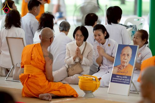 ภาพ No.244877:วันเสาร์ที่ 6 กันยายน พ.ศ. 2568 พิธีถวายบาตร บรรพชา อุปสมบทของนาคธรรมทายาท โครงการอุปสมบทหมู่บูชาธรรมครบรอบ 108 ปี  วันครูผู้ค้นพบวิชชาธรรมกาย ณ โบสถ์พระไตรปิฎก วัดพระธรรมกาย