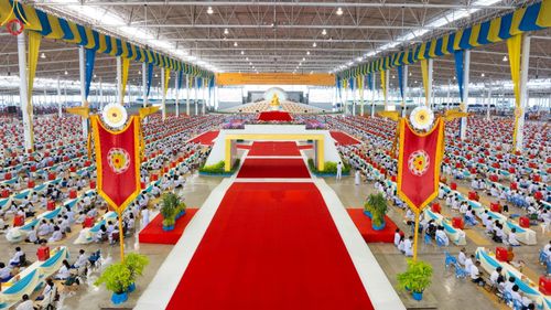 ภาพ No.147147:พิธีมุทิตาสักการะพระภิกษุ ผู้สอบได้เปรียญธรรม 9 ประโยคระดับโลกปีที่ 36, พิธีมอบโล่เกียรติยศและทุนการศึกษา สำนักเรียนบาลีดีเด่นทั่วประเทศ, พิธีถวายมหาสังฆทานคณะสงฆ์ 2,000 กว่าวัด ทั่วประเทศ ปีที่ 24, พิธีถวายไทยธรรมคณะสงฆ์ 323 วัด 4 จังหวัดชายแดนภาคใต้