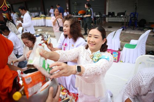 ภาพ No.146335:ตักบาตรพระ 1,384 รูป ทำบุญเมืองฝางครบรอบ 1,383 ปี ถวายเป็นพระราชกุศลแด่พระบาทสมเด็จพระเจ้าอยู่หัว เนื่องในโอกาสพระราชพิธีมหามงคล เฉลิมพระชนมพรรษา 6 รอบ 72 พรรษา วันเสาร์ที่ 27 กรกฎาคม พ.ศ.2567  ณ ถนนหน้าที่ว่าการอำเภอฝาง จ.เชียงใหม่