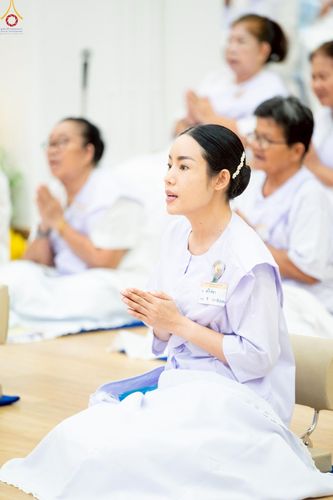 ภาพ No.242816:วันที่ 29-31 สิงหาคม พ.ศ. 2568 องค์กรภาคีเครือข่าย “บวร” (บ้าน-วัด-โรงเรียน-ราชการ) อ.คลองหลวง จัดบวชอุบาสิกาแก้ว ถวายพระราชกุศลแด่สมเด็จพระพันปีหลวง - กตัญญูบูชาแด่ผู้มีพระคุณ