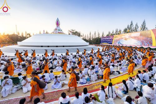 ภาพ No.107955:พิธีต้อนรับพระธรรมยาตรา ในโครงการธรรมยาตรากตัญญูบูชา มหาปูชนียาจารย์ พระมงคลเทพมุนี(สด จนฺทสโร) พระผู้ปราบมาร อนุสรณ์สถาน 7 แห่ง ปีที่ 12 วันที่ 7 มกราคม พ.ศ. 2567 ณ อนุสรณ์สถานคลองบางนางแท่น  อ.สามพราน จ.นครปฐม