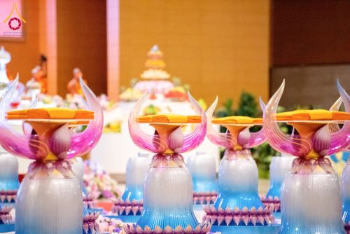 ภาพ No.134397:พิธีทอดผ้าป่าสมทบ มหาสังฆทาน 10,000 วัด ทั่วไทย วันอาทิตย์ต้นเดือนที่ 7 เมษายน พ.ศ.2567 ณ ห้องแก้วสารพัดนึก 1 สภาธรรมกายสากล  วัดพระธรรมกาย จ.ปทุมธานี