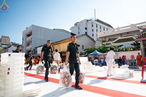 ภาพ No.151725:V.55 ทีมใหญ่ที่หาดใหญ่ เจ้าหน้าที่ทุกสถานะ หลายสัญชาติ ร่วมกันจัดงานตักบาตรที่หาดใหญ่ วันที่ 10-11 สิงหาคม พ.ศ. 2567