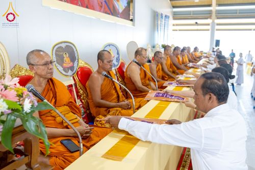 ภาพ No.230249:วันเสาร์ที่ 28 มิถุนายน พ.ศ. 2568 พิธีถวายสังฆทาน 323 วัด 4 จังหวัดชายแดนใต้ ปีที่ 21 ครั้งที่ 178 พิธีมอบกองทุนหนุนแรงใจช่วยครูใต้ ปีที่ 18 ครั้งที่ 142 ณ ศูนย์อบรมเยาวชนจังหวัดปัตตานี
