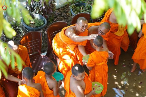 ภาพ No.61164:สามเณรออกบิณฑบาต และกิจกรรมอบรมสามเณร ในโครงการบรรพชาสามเณรฟื้นฟู พระพุทธศาสนาทั่วไทย ณ ศูนย์อบรมที่พักสงฆ์บ้านร่มเย็น จ.นราธิวาส วันที่ 2-15 เมษายน พ.ศ. 2567