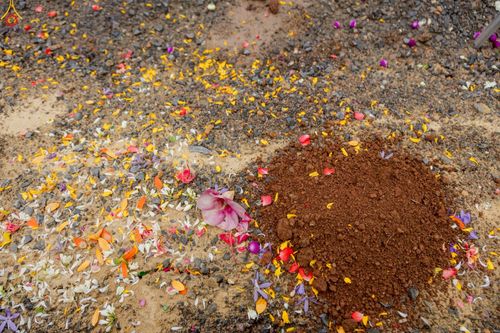 ภาพ No.246948:วันอาทิตย์ที่ 14 กันยายน พ.ศ. 2568 พิธีทอดผ้าป่า ซื้อดิน ปรับพื้นที่ลานธรรม  และพิธีกลั่นแผ่นดิน โปรยทราย สถาปนาองค์พระเจดีย์ เพื่อสร้างสันติภาพโลก  ณ ศูนย์ปฏิบัติธรรมสระบุรี อ.พระพุทธบาท จ.สระบุรี