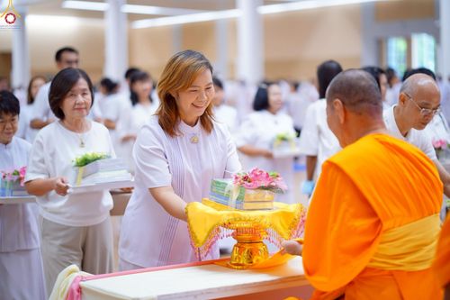 ภาพ No.225440:วันอาทิตย์ที่ 18 พฤษภาคม พ.ศ. 2568 พิธีร่วมบุญการศึกษา พระภิกษุ สามเณร ณ ห้องแก้วสารพัดนึก 2 วัดพระธรรมกาย