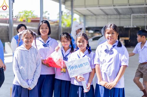 ภาพ No.195150:พิธีทอดผ้าป่าทำนุบำรุงศาสนสถาน ณ วัดไผ่โรงวัว ต.บางตาเถร อ.สองพี่น้อง จ.สุพรรณบุรี ในโครงการธรรมยาตรา กตัญญูบูชา มหาปูชนียาจารย์ พระมงคลเทพมุนี(สด จนฺทสโร) พระผู้ปราบมาร อนุสรณ์สถาน 7 แห่ง ปีที่ 13 วันที่ 13 มกราคม พ.ศ. 2568