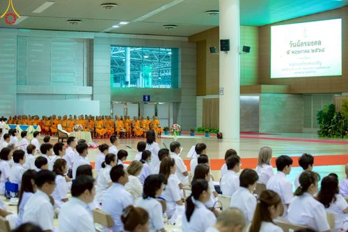 ภาพ No.222862:วันอาทิตย์ต้นเดือนที่ 4 พฤษภาคม พ.ศ. 2568 พิธีบูชาข้าวพระ ณ สภาธรรมกายสากล วัดพระธรรมกาย