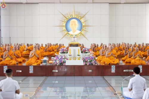 ภาพ No.229772:วันที่ 25 มิถุนายน พ.ศ. 2568 (แรม 15 ค่ำ เดือน 7) พิธีบุพเปตพลี ครั้งที่ 166 ร่วมอุทิศบุญแด่หมู่ญาติที่ล่วงลับไปแล้ว และสืบทอดอายุพระพุทธศาสนา ณ หอฉันคุณยายอาจารย์ฯ วัดพระธรรมกาย