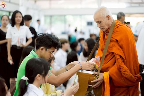 ภาพ No.243153:วันพฤหัสบดีที่ 4 กันยายน พ.ศ. 2568 เวลา 07.00-08.15 น. มหาวิทยาลัยเกษตรศาสตร์ กำแพงแสน ร่วมทำบุญตักบาตร Freshy KU85 พระสงฆ์ 85 รูป