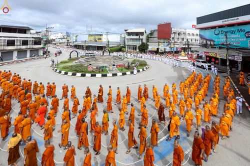 ภาพ No.239269:วันอาทิตย์ที่ 17 สิงหาคม พ.ศ. 2568 พิธีอัญเชิญรูปเหมือนพระมงคลเทพมุนี (สด จันทสโร) ณ ศาลากลางจังหวัดเลย ถึงลานพญานาค สวนสาธารณะกุดป่อง อ.เมือง จ.เลย