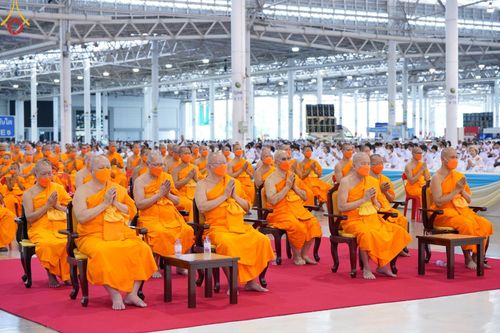 ภาพ No.99883:พิธีทอดผ้าป่า ต้นสมบัติจักรพรรดิ ในวันอาทิตย์ที่ 3 ธันวาคม พ.ศ. 2566 ณ สภาธรรมกายสากล วัดพระธรรมกาย จ.ปทุมธานี